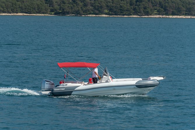 Private Blue Lagoon and island Solta speedboat tour - FULL DAY - Stomorska lunch by the sea (and the option to skip it)