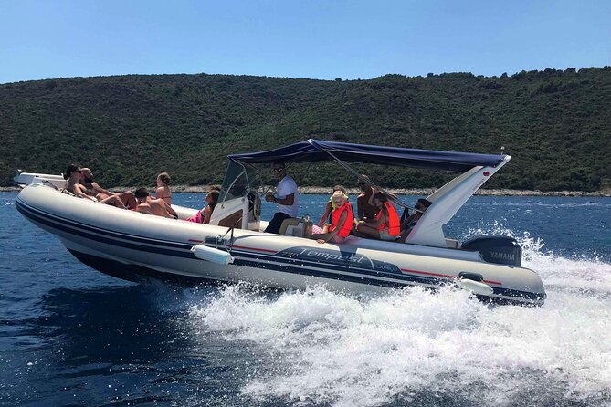 Private boat tour to Blue Lagoon & 4 Islands - Maslinica on Šolta: a small traditional port vibe