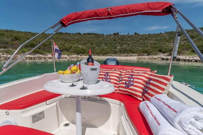 Private day trip to Hvar and Blue lagoon with Snorkeling - The Blue Lagoon / Krknjasi Bay: your one-hour snorkel window