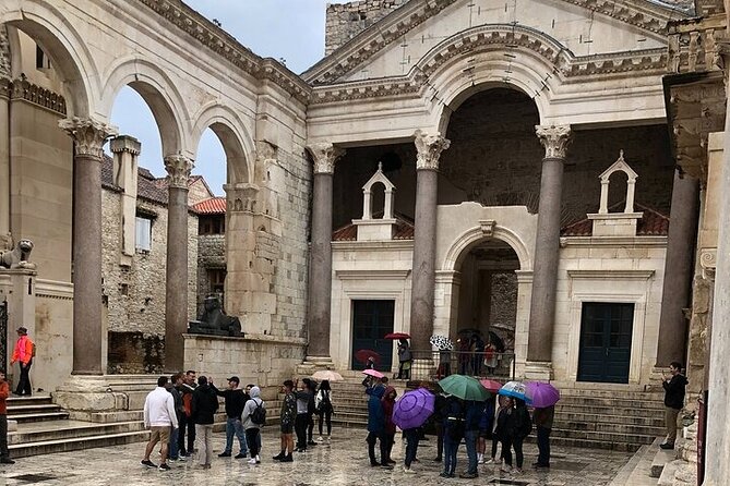Private History Split Walking Tour in Italian - Small group - Stop inside the palace: the Peristyle you can navigate from