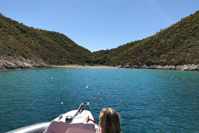 Private speedboat tour to Blue cave, Vis and Hvar - Blue Cave glow: what you’re really paying for at Stop 1
