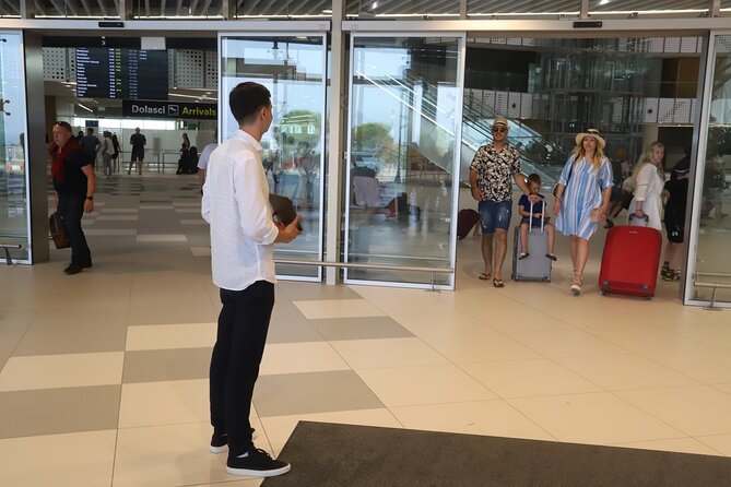 Private Transfers from Split Airport to Split - Meeting your driver: the name sign and the mobile ticket combo