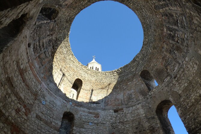Private Walking Tour in Split Old Town (ENG, FRA, ITA, ESP) - Grgur Ninski and the medieval pulse of Narodni Trg
