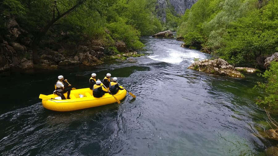 Rafting on the Cetina river - Safety briefing and gear: what you’ll wear on the Cetina