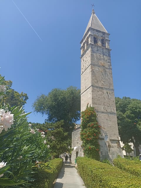 Relaxing walking tour Split - Saint Domnius Cathedral area: hearing the palace story as you look