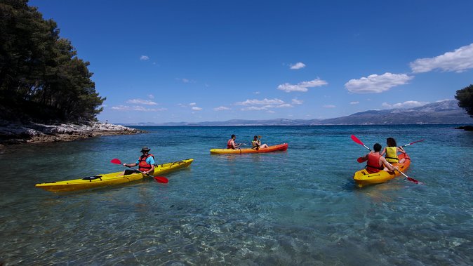 Sea kayaking Postira - Lovrečina (St.Lovre, archaeological site) - Lovrečina Bay and St. Lovre Church: archaeology with a sea-view backdrop