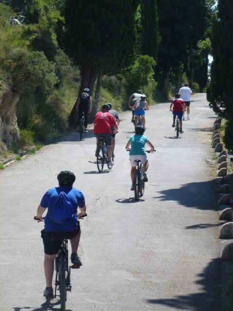 Split 3-Hour Guided Bike Tour - Key takeaways