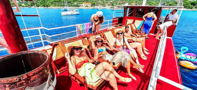 Split: 3 Island & Blue Lagoon Cruise with Lunch & Drinks - Food and drinks on board: what you actually get (and how it adds value)