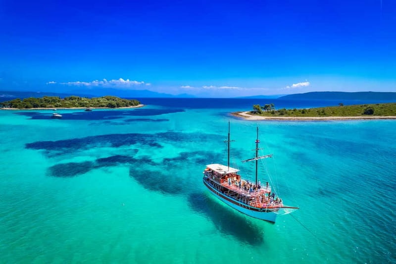 Split: 3 Island & Blue Lagoon Cruise with Lunch & Drinks - Breakfast, open bar, and the rhythm of a 9-hour cruise