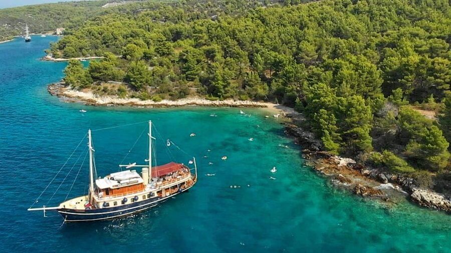 Split: All inclusive Brač & Šolta Island Swimming Cruise - Meeting up in Split for Boat Polaris (and not losing time)