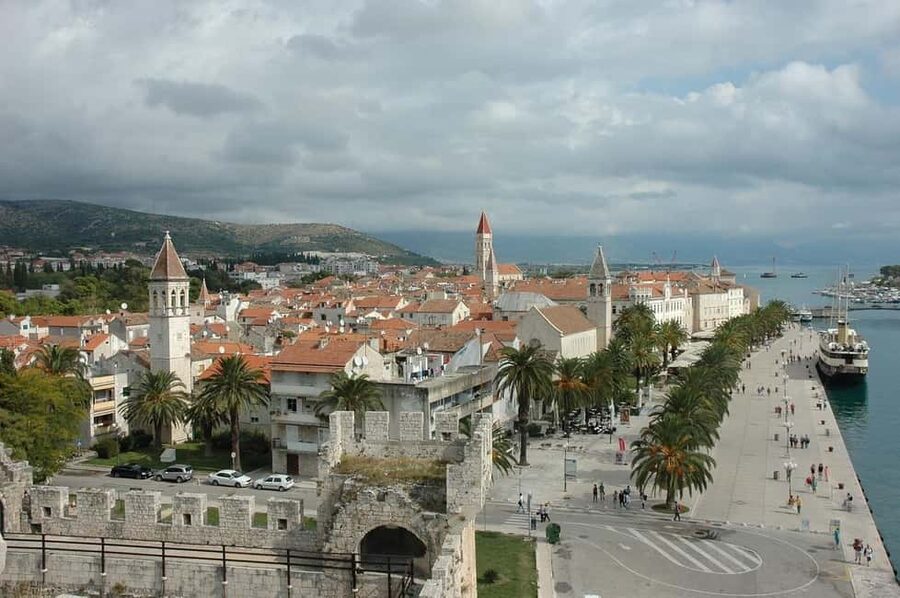 Split and Trogir SMALL GROUP Tour with Cruise Ship Drop Off - Finding the Group: Golden Gate and the Blue Umbrella