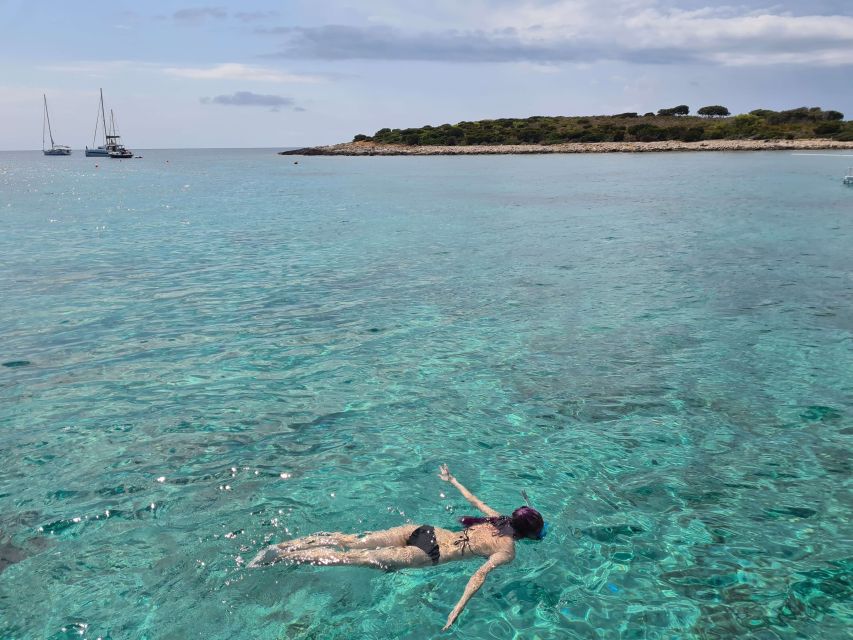 Split: Bisevo, Vis, and Hvar Boat Tour with Snorkel Stops - Hvar town lunch and the Fortica choice