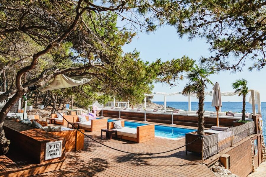 Split: Blue Cave, Vis & Hvar Full-Day Trip by Speedboat - Budikovac’s Blue Lagoon: longer water time and real relaxation