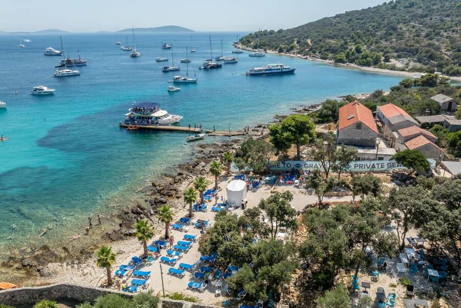 Split: Blue Lagoon 3 Islands All-Inclusive Cruise with Lunch - How to dress for Adriatic breezes: don’t pack for only sunshine