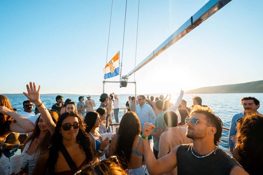Split: Blue Lagoon Boat Party, Djs, Swim, Shots & AfterParty - The real start: check-in at Inbox Bar before the boat leaves