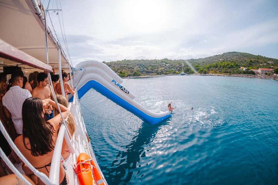 Split: Blue Lagoon Boat Party, Djs, Swim, Shots & AfterParty - The local bar stop: what’s included for drinks and when it helps