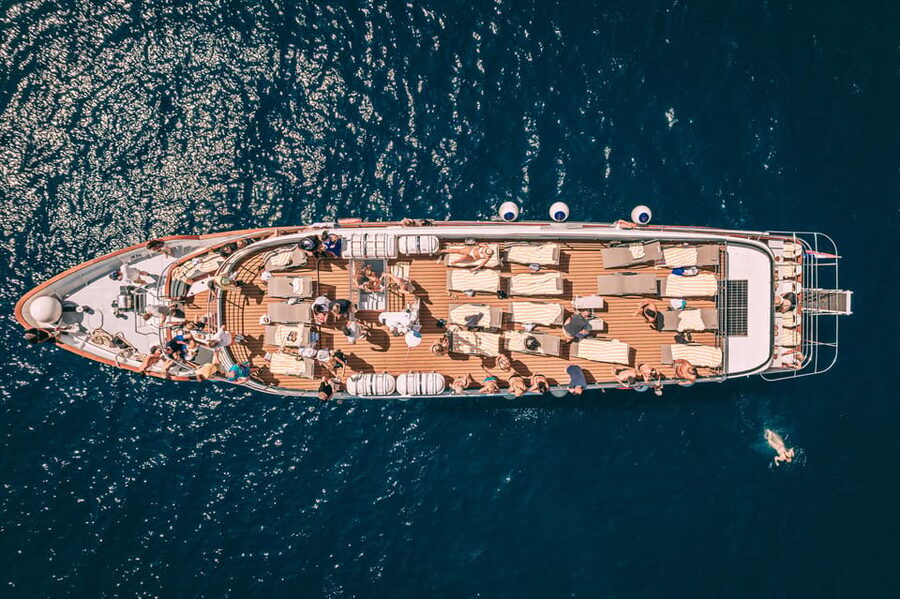Split: Blue Lagoon, Borkko Beach & Šolta with Food & Drinks - Yacht Tamaris Comfort: what makes this Split boat day feel easy