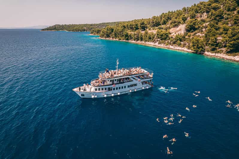 Split: Blue Lagoon, Borkko Beach & Šolta with Food & Drinks - Šolta’s Maslinica: fisherman village pacing and Marchi Castle views