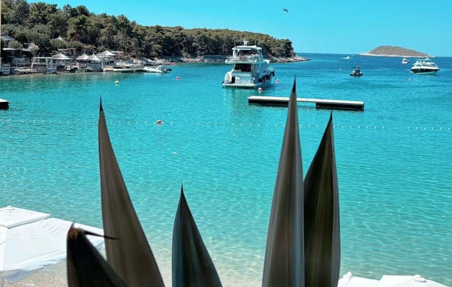 Split: Blue Lagoon, Hvar and 6 Islands Small Group Boat Tour - Entering Croatia by speedboat, not by road
