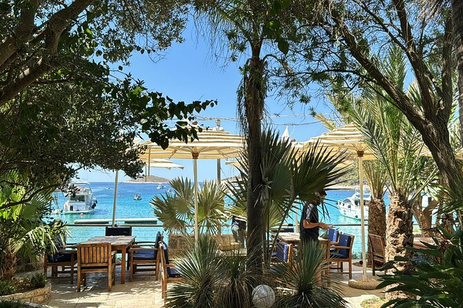 Split: Blue Lagoon, Hvar, Brač, 6 Islands Boat Tour - Small Group - Pakleni Islands and Carpe Diem Beach (about 1 hour): the clear-water break