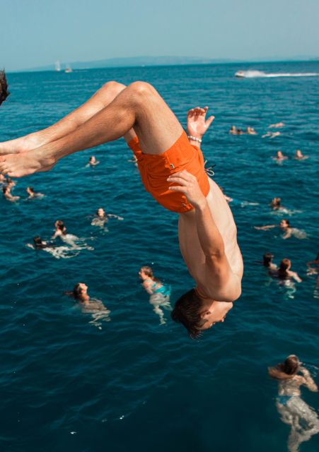 Split: Captain’s Boat Party – Blue Lagoon, DJ & Free Shots - The onboard warm-up: where the party gets going
