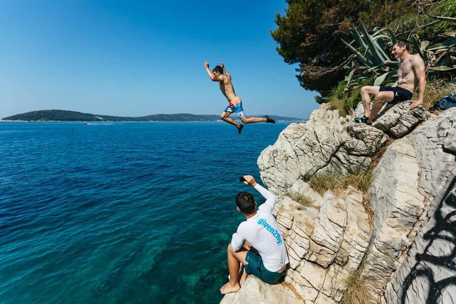 Split: Cliff Jumping & Deep Water Solo Tour - Deep Water Solo in Split: climbing above the Adriatic instead of a wall