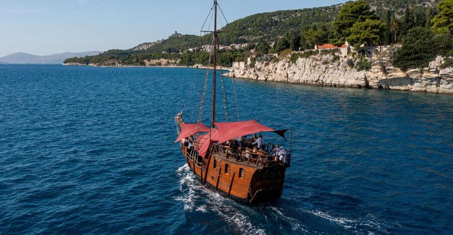 Split: Cruise on Unique Columbo's Pirate Ship "Santa Maria" - Who this Santa Maria cruise suits best