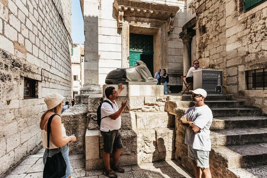 Split: Diocletian Palace & Old Town Guided Walking Tour - Finding the Tour: The Red Open-Top Bus Near Apodos