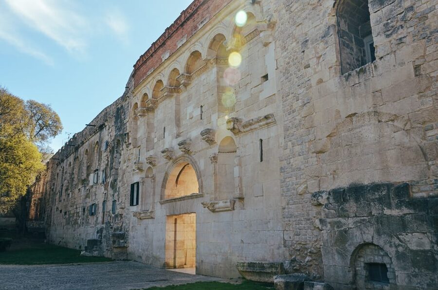 Split: Diocletian's Palace Private walking tour - Peristyle and the Jupiter-Son Story in the Main Courtyard
