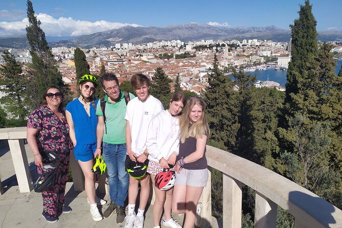 Split E-bike tour - The oldest neighborhood moment: finishing your bearings on the ground