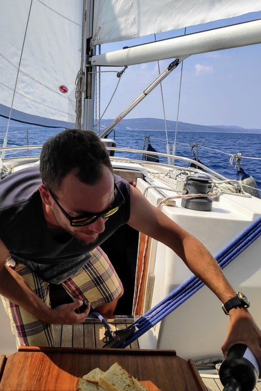 Split: Full Day Sailing Tour to Šolta Island and Brač Island - Meeting the 33-Foot Sailboat and Getting Set for Sea Time