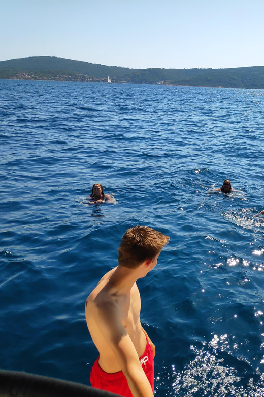 Split: Half Day Sailing Tour with Swim Stop, Snacks and Wine - Who should book this (and who should skip it)
