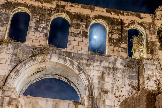 Split highlights – Evening walking tour - Vestibulum: the emperor’s chambers and a musical hint