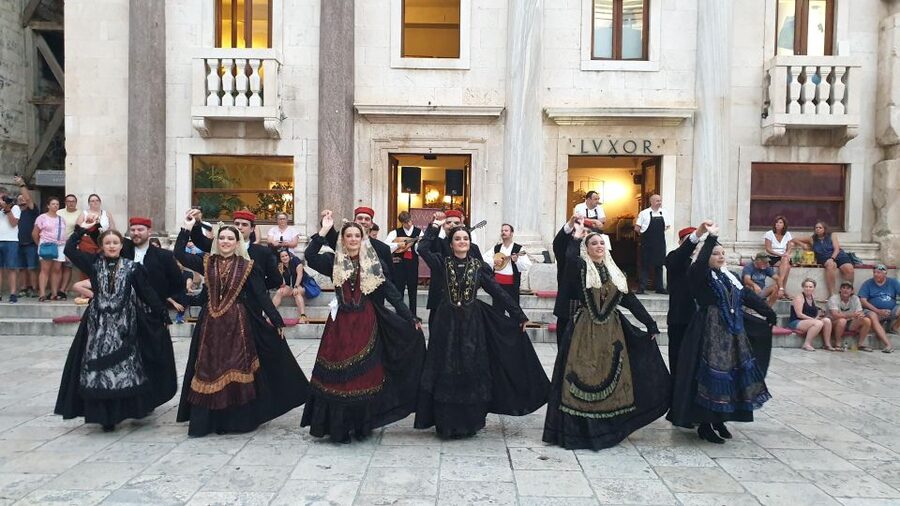Split: History and Heritage Walking Tour - Gothic palaces: how the city kept dressing itself up