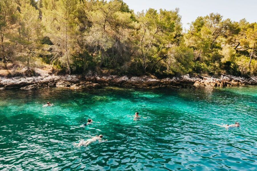 Split: Hvar, Pakleni, Brač & Šolta All-inclusive Tour - Meeting at Obala Lazareta 1: How to Start Without Stress
