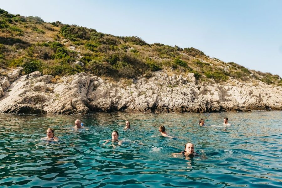 Split: Hvar, Pakleni, Brač & Šolta All-inclusive Tour - Brac Island First: A Full Hour to Settle In