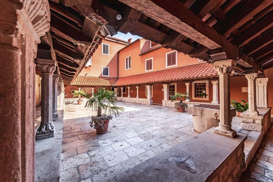 Split: Jewish Heritage & Diocletian's Palace Walking Tour - Should you book the Split Jewish Heritage & Diocletian’s Palace walking tour?