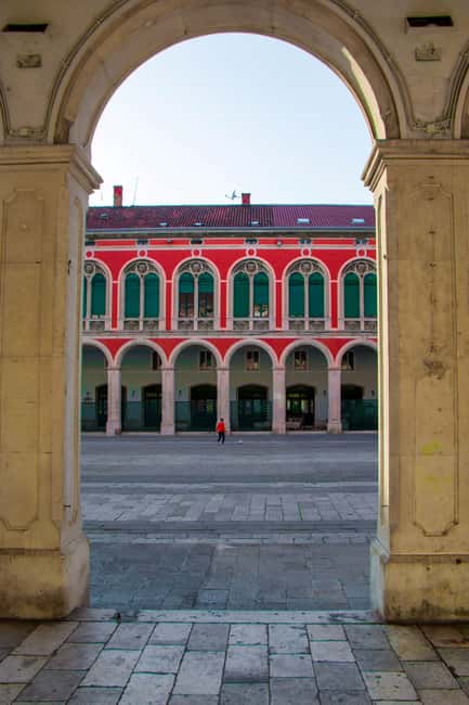Split: Jewish Heritage & Diocletian's Palace Walking Tour - Speaking with local Jewish people on the route