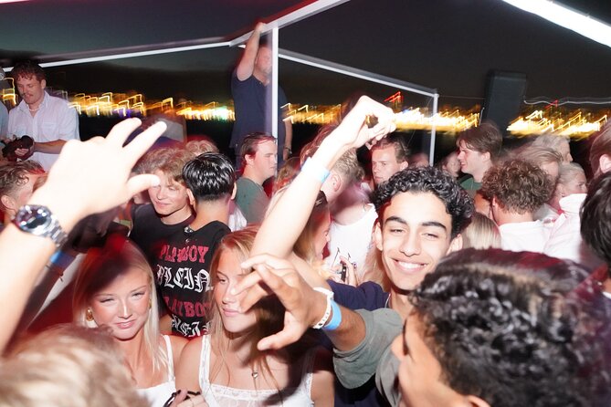 Split: Night Boat Party with DJ, Free Shots & After-Party - Priority Entry After the Cruise: Staying in the party, not restarting it
