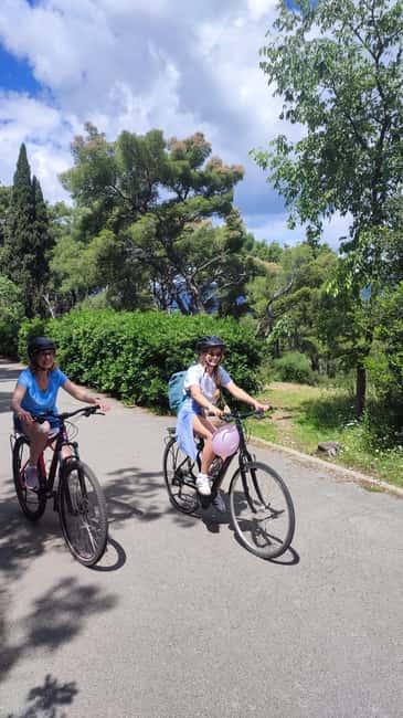 Split: Old Town and Marjan Park Bike Tour - Pedaling Through Split Old Town (Varoš): Stone Streets and City Energy