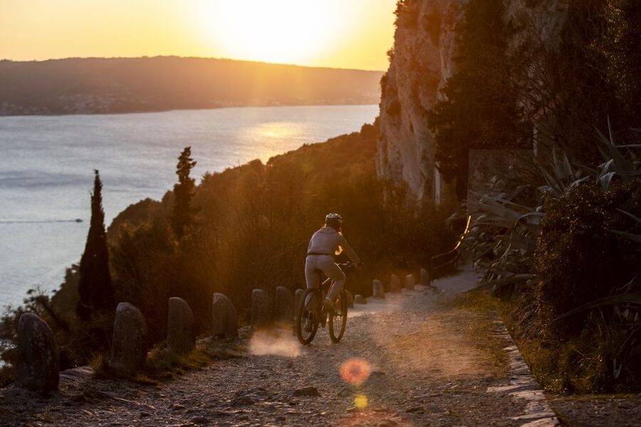 Split: Old Town Guided Bike Tour with Poljud Stadium - Croatian craft beer in a local pub stop