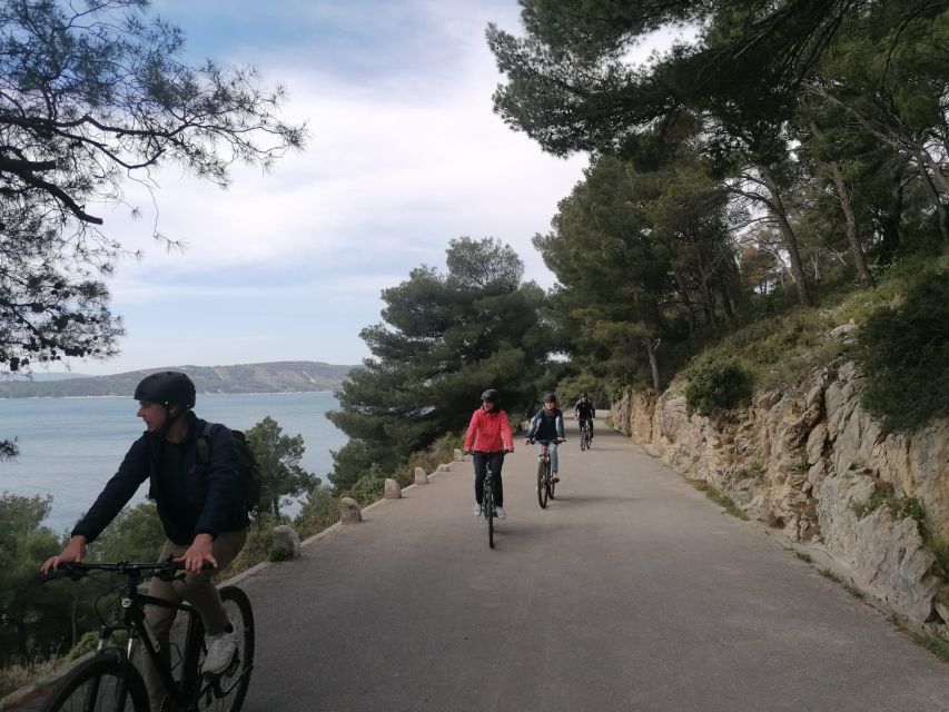 Split: Old Town Guided Bike Tour with Poljud Stadium - Getting set up: bike fit, helmet, and where to start