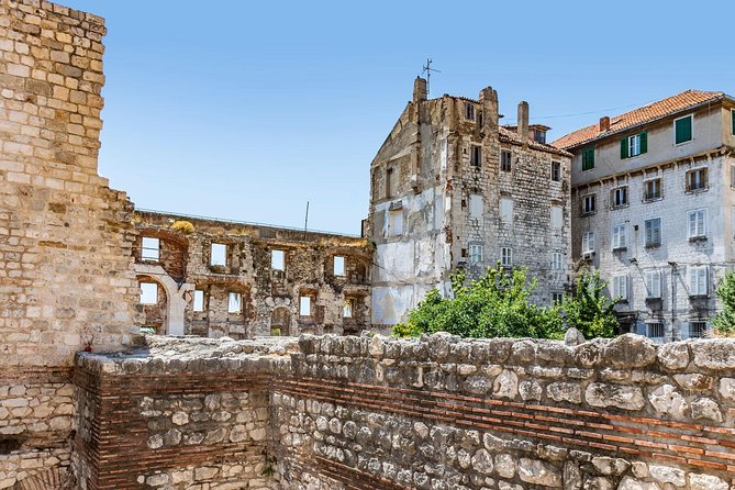 Split Old Town History Walking Tour - Golden Gate and Gregory of Nin: a fun ending you’ll remember