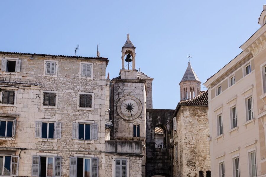 Split: Palace & Old Town Private Walking Tour-Entrance incl. - Fruit Square, Pjaca (Narodni trg), and the Venetian palaces feeling