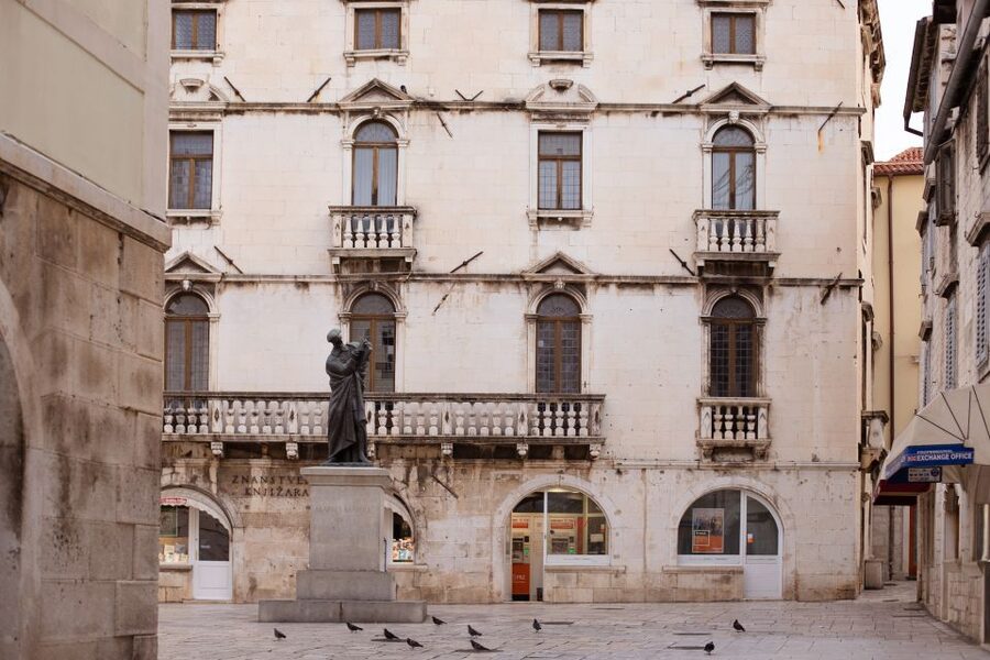 Split: Palace & Old Town Private Walking Tour-Entrance incl. - The cellars: where scale becomes real