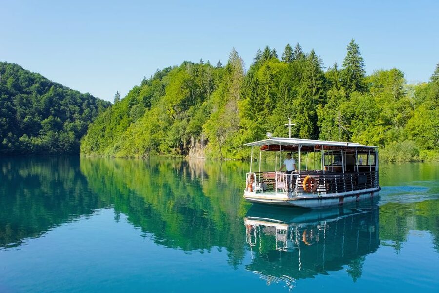 Split: Plitvice Lakes Guided Day Tour with Entry Tickets - Boat ride to the Lower Lakes and the 78-meter Great waterfall