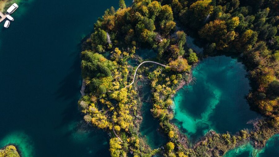 Split: Self-Guided Plitvice Lakes Day Tour with Boat Ride - Meeting Booker in Split and Getting Oriented