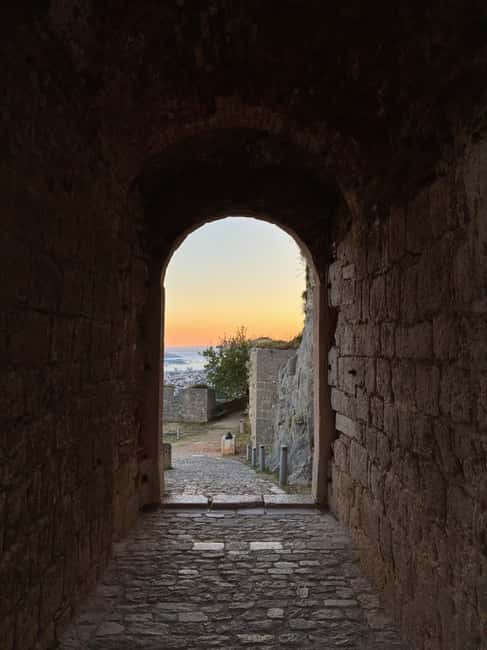 Split: Sunset at Klis Fortress with Sightseeing Bus - What the Evening Feels Like End to End