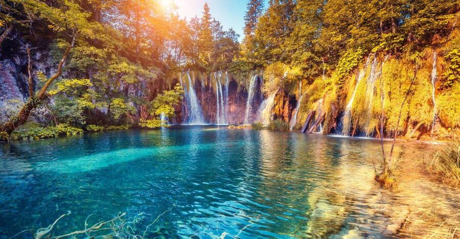Split: Transfer to Zagreb with Plitvice Lakes Entry Tickets - The guide factor: how it affects what you actually get out of Plitvice
