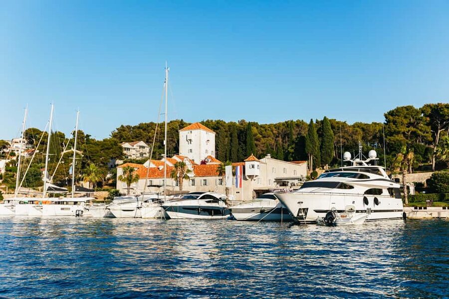 Split/Trogir: Blue Lagoon and 3 Islands Speedboat Tour - Maslinica and the Laganini Beach Club choice: small-village calm vs. beach-club comfort